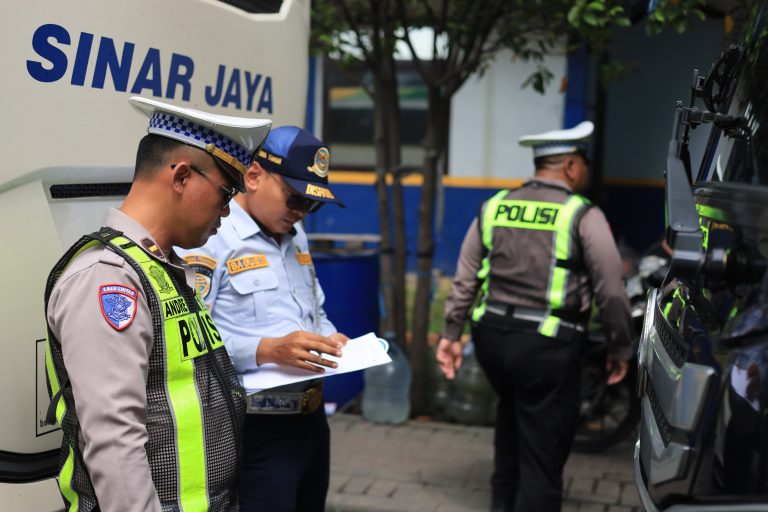 Satlantas Polres Gresik dan Dishub Gelar Ramcheck Ketat di Terminal Bunder