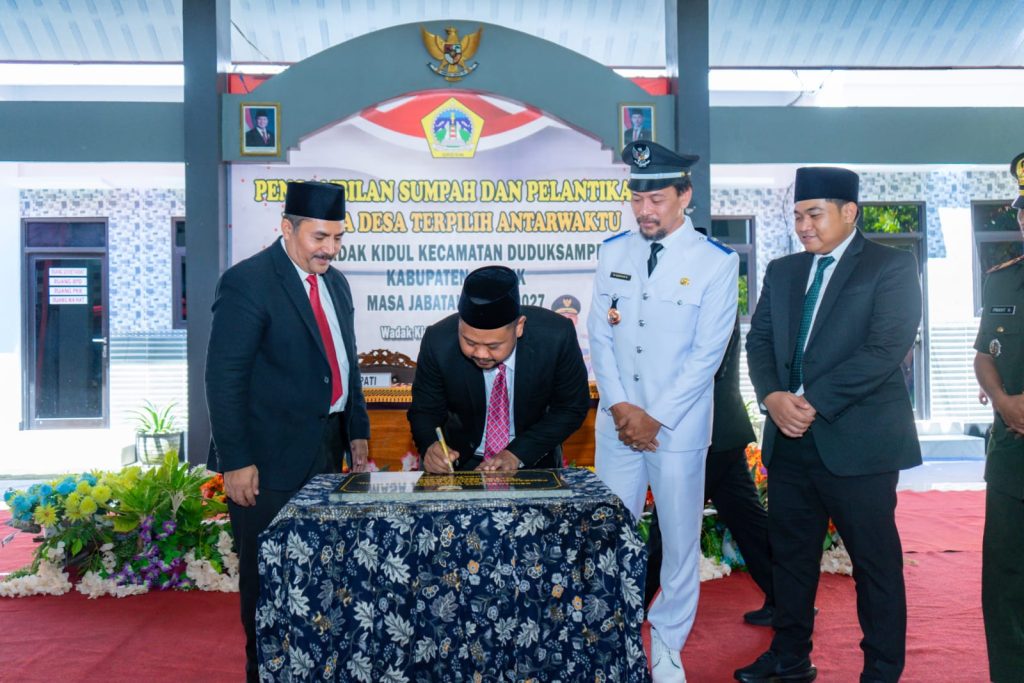 Lantik Kades Wadak Kidul, Bupati Fandi Akhmad Yani Harap Kades Bangun Desa Transparan dan Berdaya