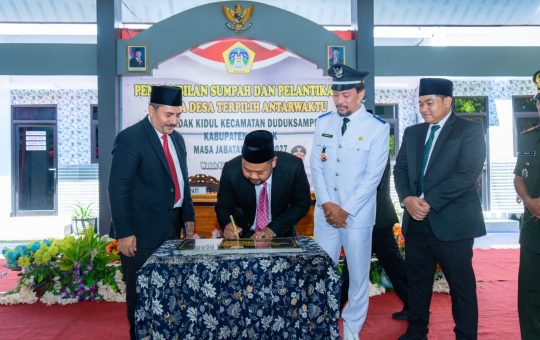 Lantik Kades Wadak Kidul, Bupati Fandi Akhmad Yani Harap Kades Bangun Desa Transparan dan Berdaya