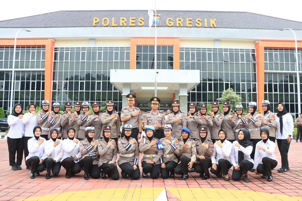 Kapolres Gresik AKBP Rovan Richard Mahenu Pimpin Apel Terakhir Titipkan Doa untuk Anggota