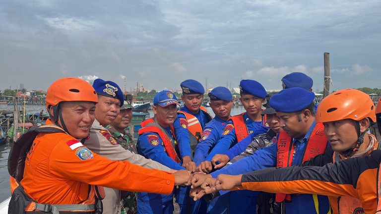 Hari Ketiga Pencarian, Satpolairud Polres Gresik dan Tim SAR Temukan Korban KM Dharma Ferry VII