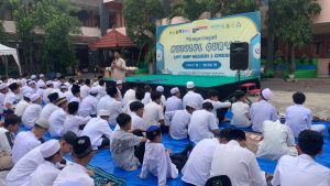 Pertengahan Ramadan, SMPN 1 Gresik Gelar Peringatan Nuzulul Qur’an dan Bagikan 1.000 Takjil