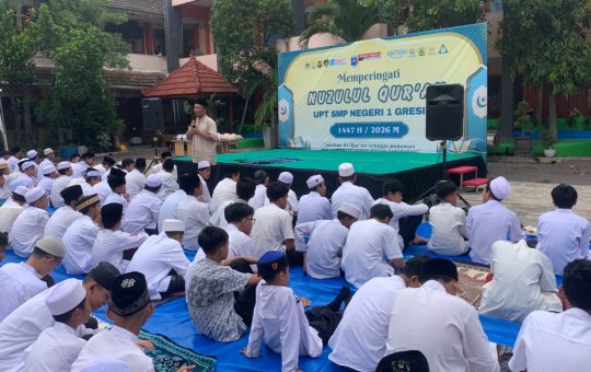 Pertengahan Ramadan, SMPN 1 Gresik Gelar Peringatan Nuzulul Qur’an dan Bagikan 1.000 Takjil